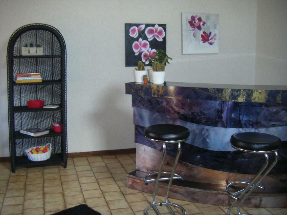 Les Lutins Bed & Breakfast Sainte-Ruffine Exterior foto